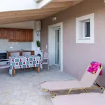 Christiana\'S Cottage